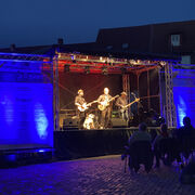 Trailerbühne 4 x 6 Meter mit Sidewings